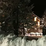 Chalet Pomme De Pin 5 Chambres 12 A 14 Personnes