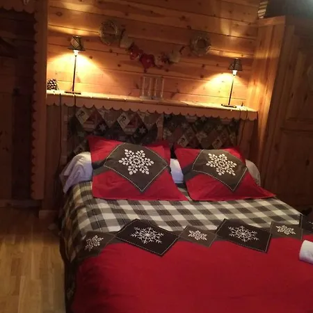 Bed and Breakfast Chalet Pomme De Pin 5 Chambres 12 A 14 Personnes *