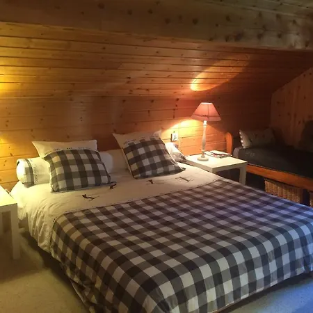Bed & Breakfast Chalet Pomme De Pin 5 Chambres 12 A 14 Personnes Formiguères