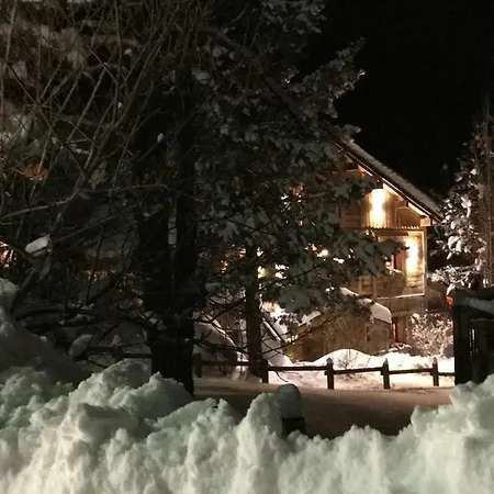 Chalet Pomme De Pin 5 Chambres 12 A 14 Personnes