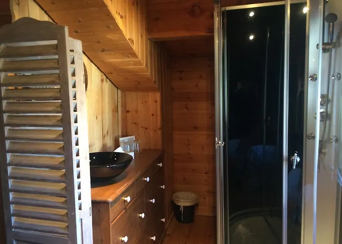 Chalet Pomme De Pin 5 Chambres 12 A 14 Personnes *